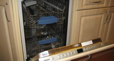 Comment fixer ou retirer une façade à un lave-vaisselle