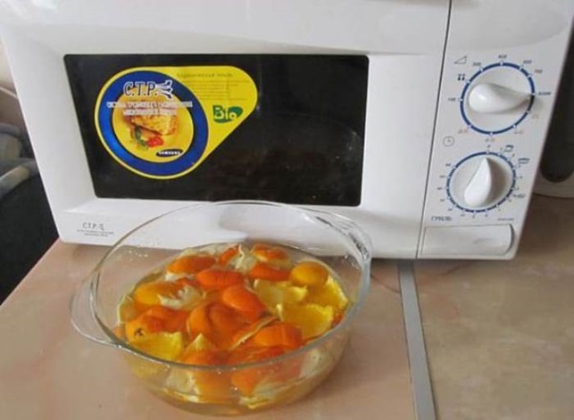 Comment nettoyer un micro-ondes avec du citron
