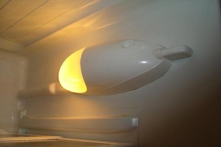 Thay thế bóng đèn trong tủ lạnh: các loại đèn cho thiết bị làm lạnh và các khuyến nghị để thay thế trong các phiên bản khác nhau