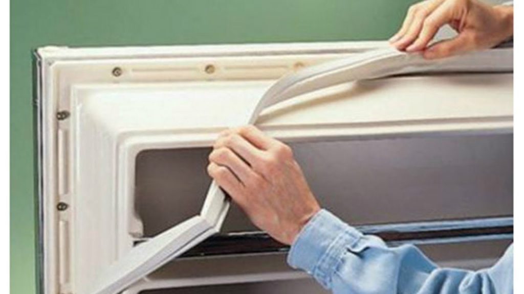 Gjør-det-selv reparasjon av kjøleskapsdørpakningen - hvordan skifte gummi og justere døren