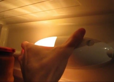 Bytte en lyspære i kjøleskap: typer lamper for kjøleutstyr og anbefalinger for utskifting i forskjellige versjoner