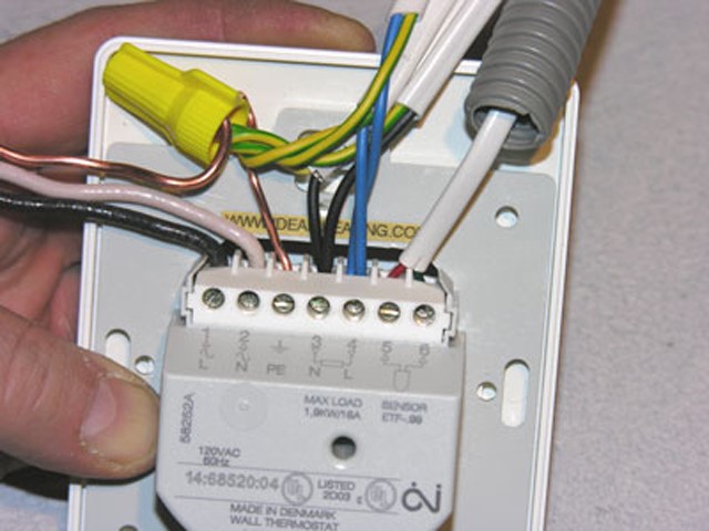 Pag-install ng mga infrared heaters at koneksyon ng termostat