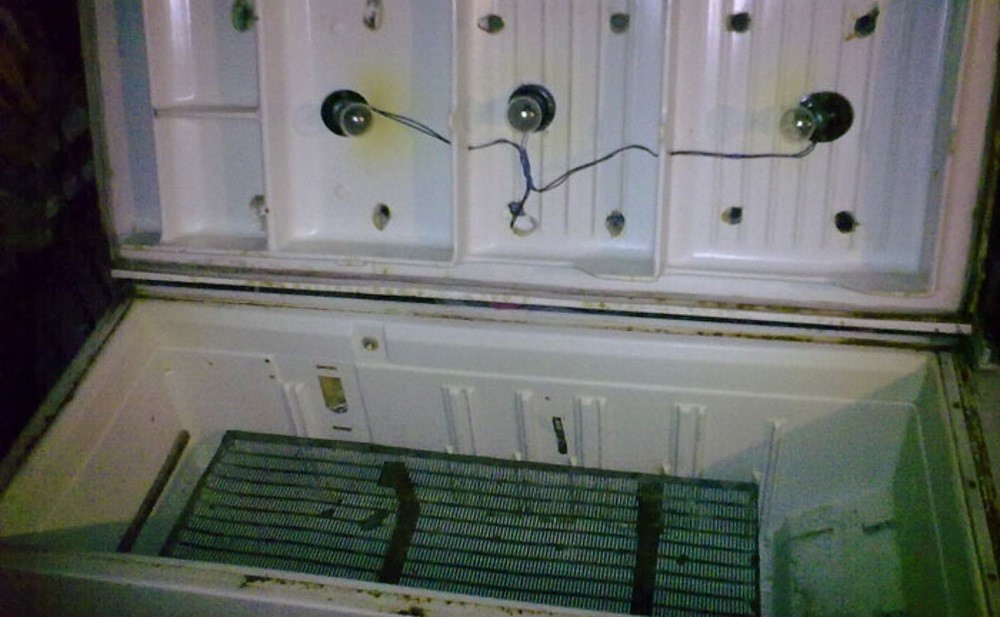 Hvordan man slipper af med et gammelt køleskab: bortskaffelsesregler i henhold til loven, virksomheder til modtagelse af gammelt udstyr, hjemmelavede muligheder