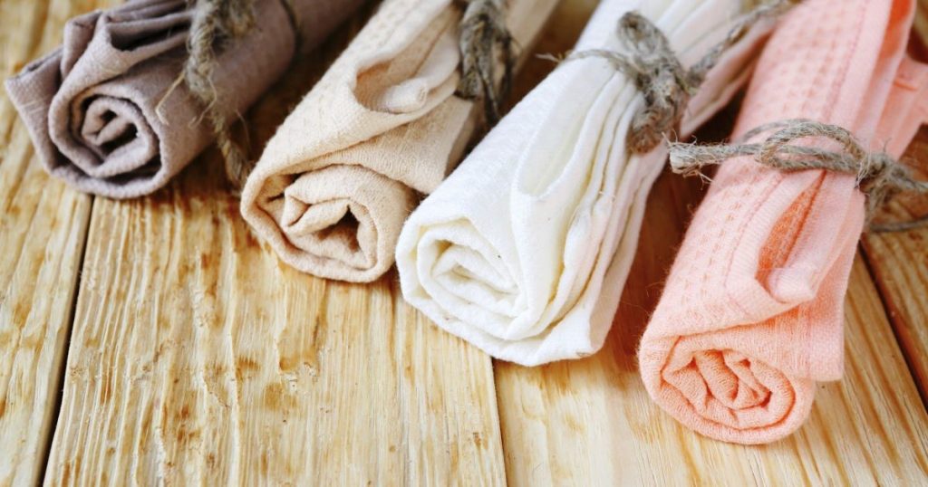 Instrukcija: kā mazgāt un balināt virtuves dvieļus ar mikroviļņu krāsni un drošības noteikumiem