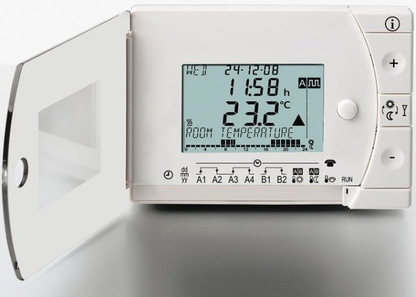 Pag-install ng mga infrared heaters at koneksyon ng termostat