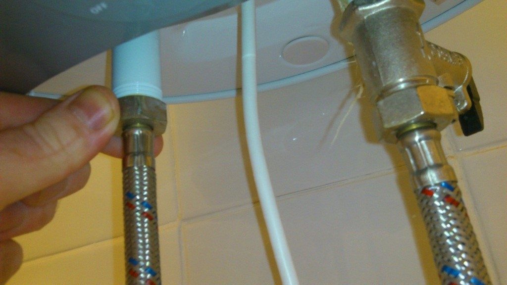 Ako správne nainštalovať a pripojiť kotol na vodovodnú a elektrickú sieť v byte alebo dome