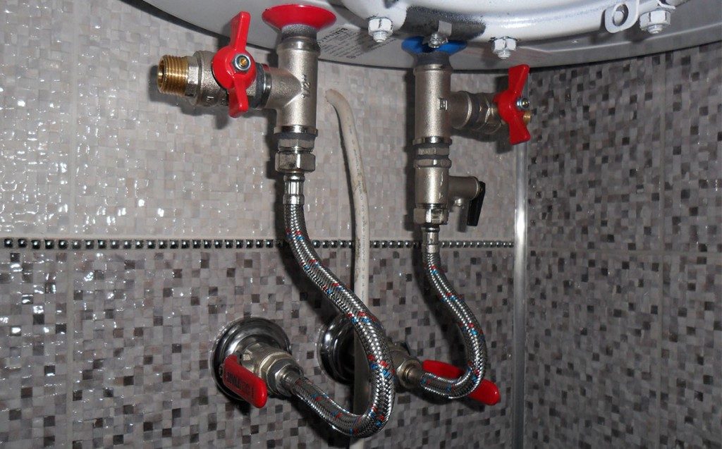 Kako pravilno instalirati i spojiti kotao na vodovodnu i elektroenergetsku mrežu u stanu ili kući