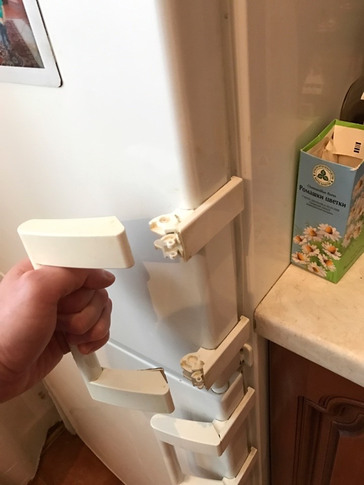 Thuật toán hành động: cách tháo tay cầm của tủ lạnh