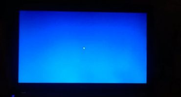 Hvad skal man gøre, hvis en bærbar computer har en blå eller blå skærm