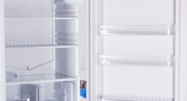 Kas ir ledusskapja pilienu atkausēšanas sistēma?