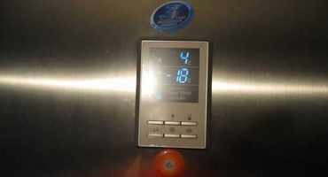 Instruktioner til, hvordan fryseren slukkes i køleskabet